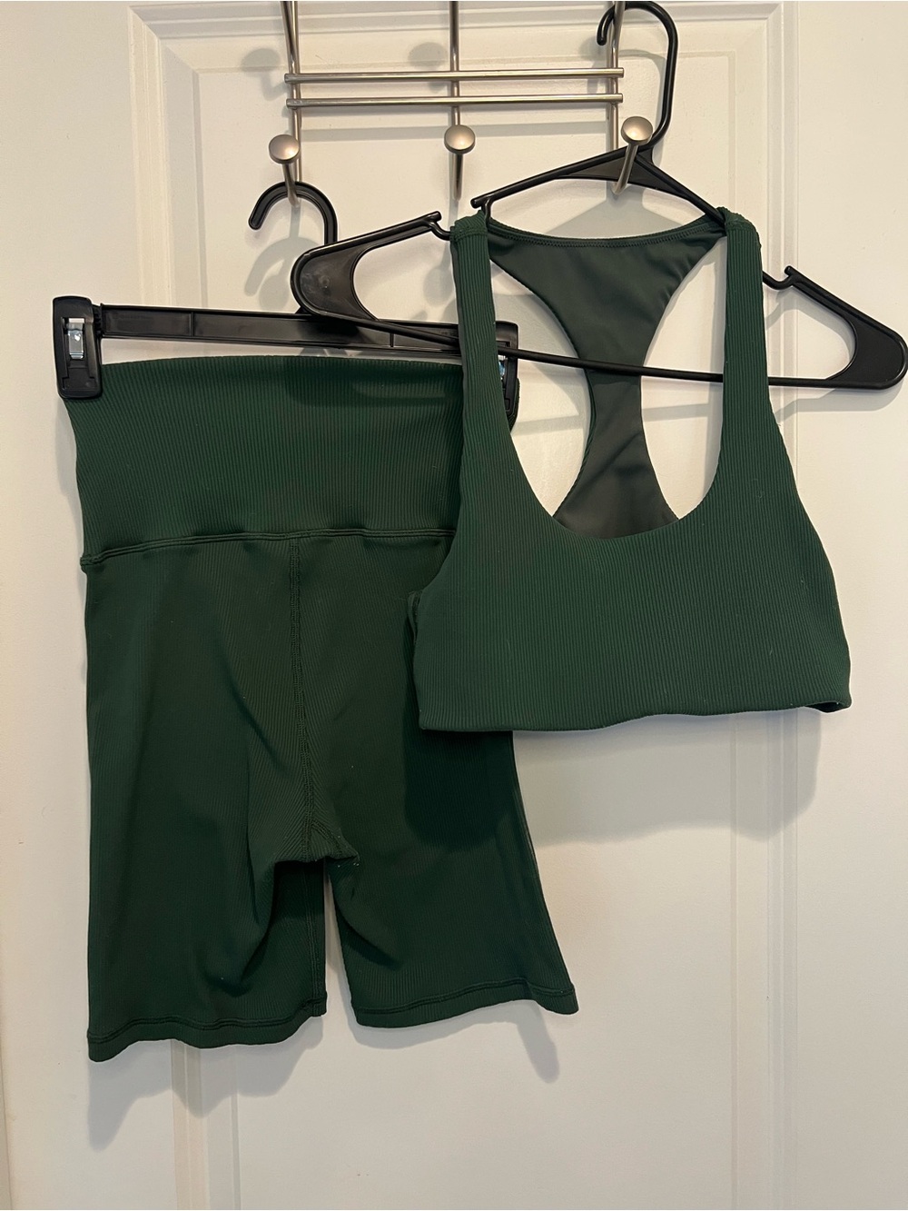 Offline— Ribbed Racerback Sports Bra & High-Waist Bike Shorts Set - Forest Green